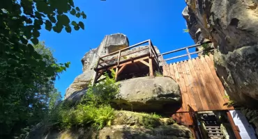 Rotstejn (Rotštejn). Zamek, którego połowę zbudowała natura